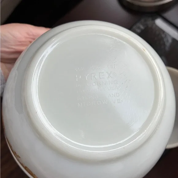 EUC ✨ Vintage Pyrex White and Goldenrod Floral Bowls - Picture 6 of 6